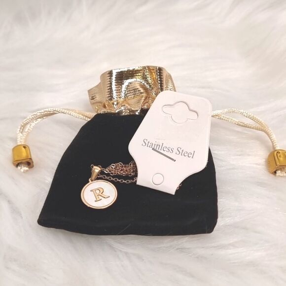 SHELL INITIAL PENDANT NECKLACE stainless steel gold plated Q R S or T - Picture 4 of 13